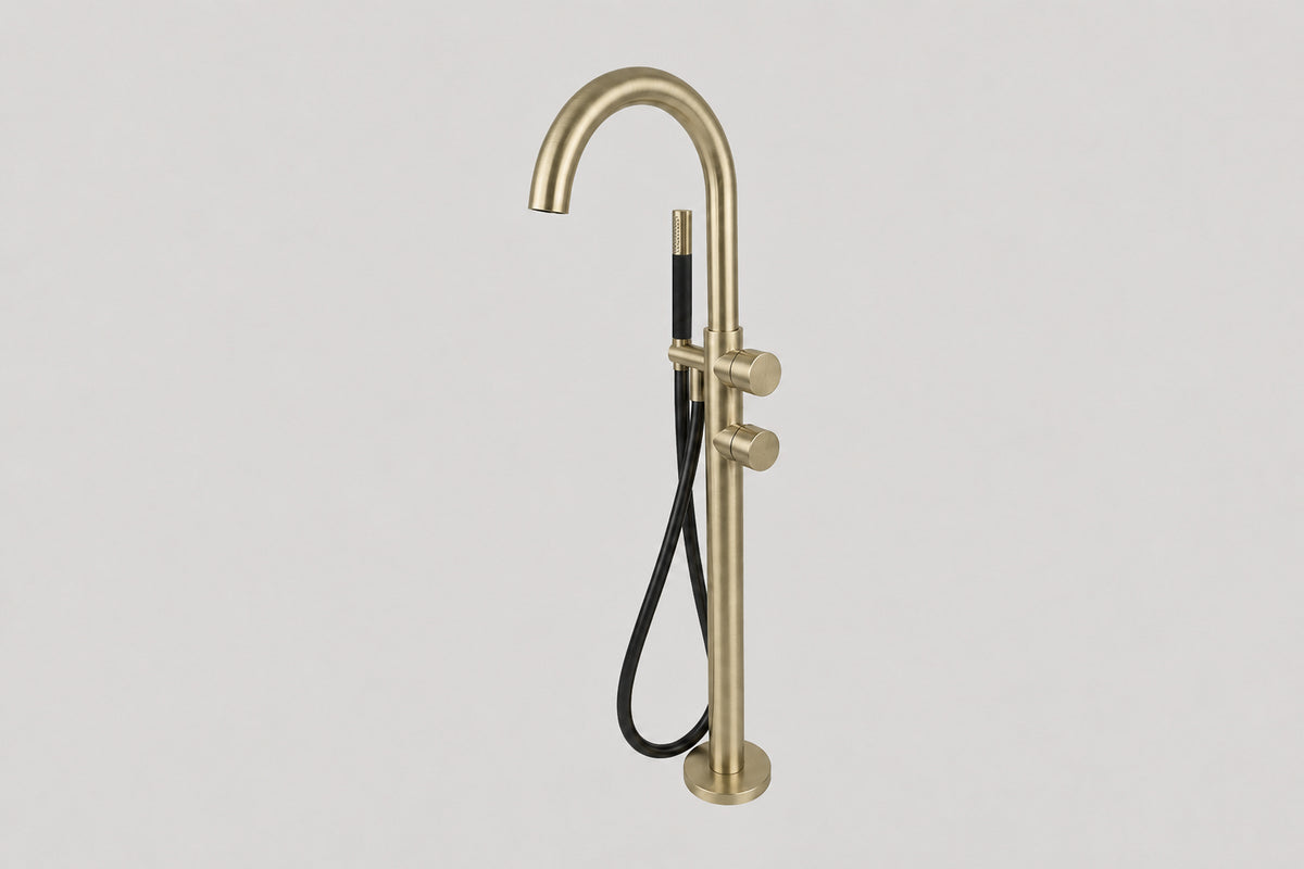 Lagoo Garda G3214 vrijstaande highflow badmengkraan (afbouwdeel) met draaibare uitloop, 2 mengkranen en handdouche (staaf) – Geborsteld champagne PVD