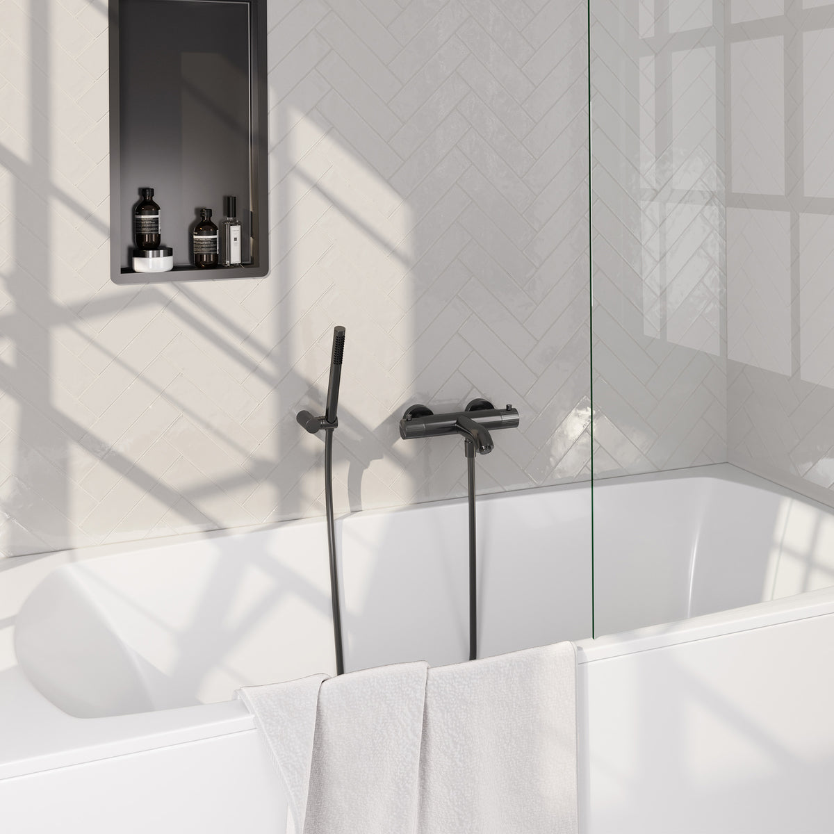 Brauer Stripe opbouw badthermostaat met wandhouder - Geborsteld gunmetal PVD - Staafmodel - 5-GM-342