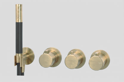Lagoo Como CM2273 inbouw thermostaat ‘Tripple7’ met 2-weg omstel (afbouwdeel) + handdouche (staaf) – Geborsteld champagne PVD