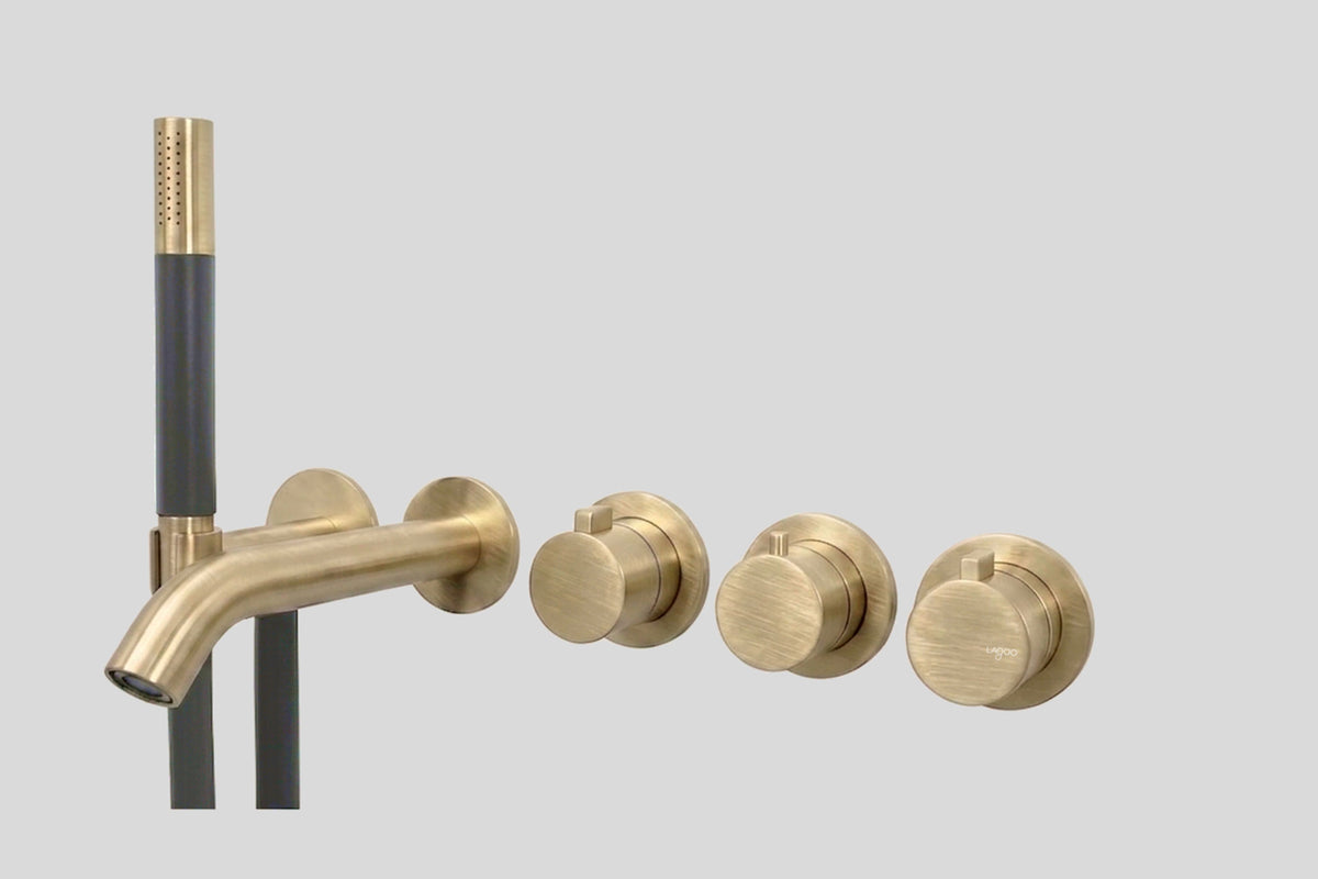 Lagoo Como CM3207 inbouw bad thermostaat ‘Tripple7’ (afbouwdeel) met uitloop, 2-weg omstel en handdouche (staaf) – Geborsteld champagne PVD