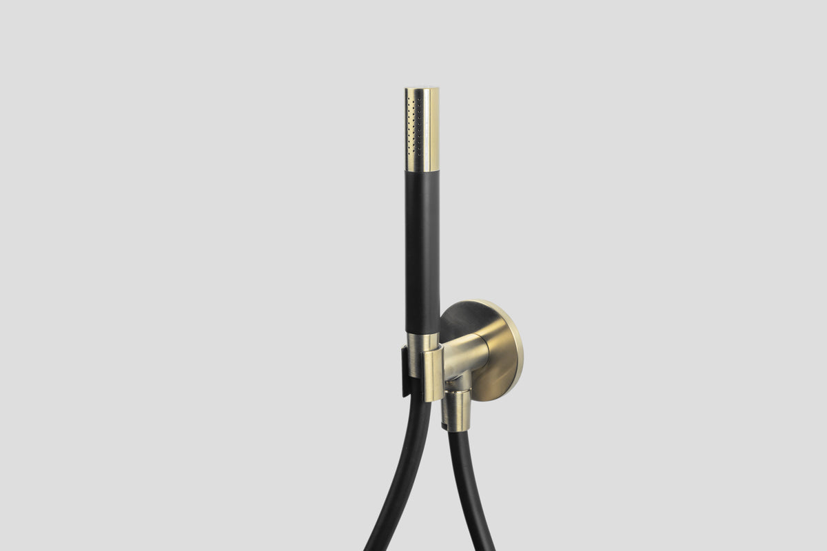 Lagoo Garda G2240 handdouchehouder met wanduitlaat, handdouche (staaf), doucheslang (150 cm) – Geborsteld champagne PVD