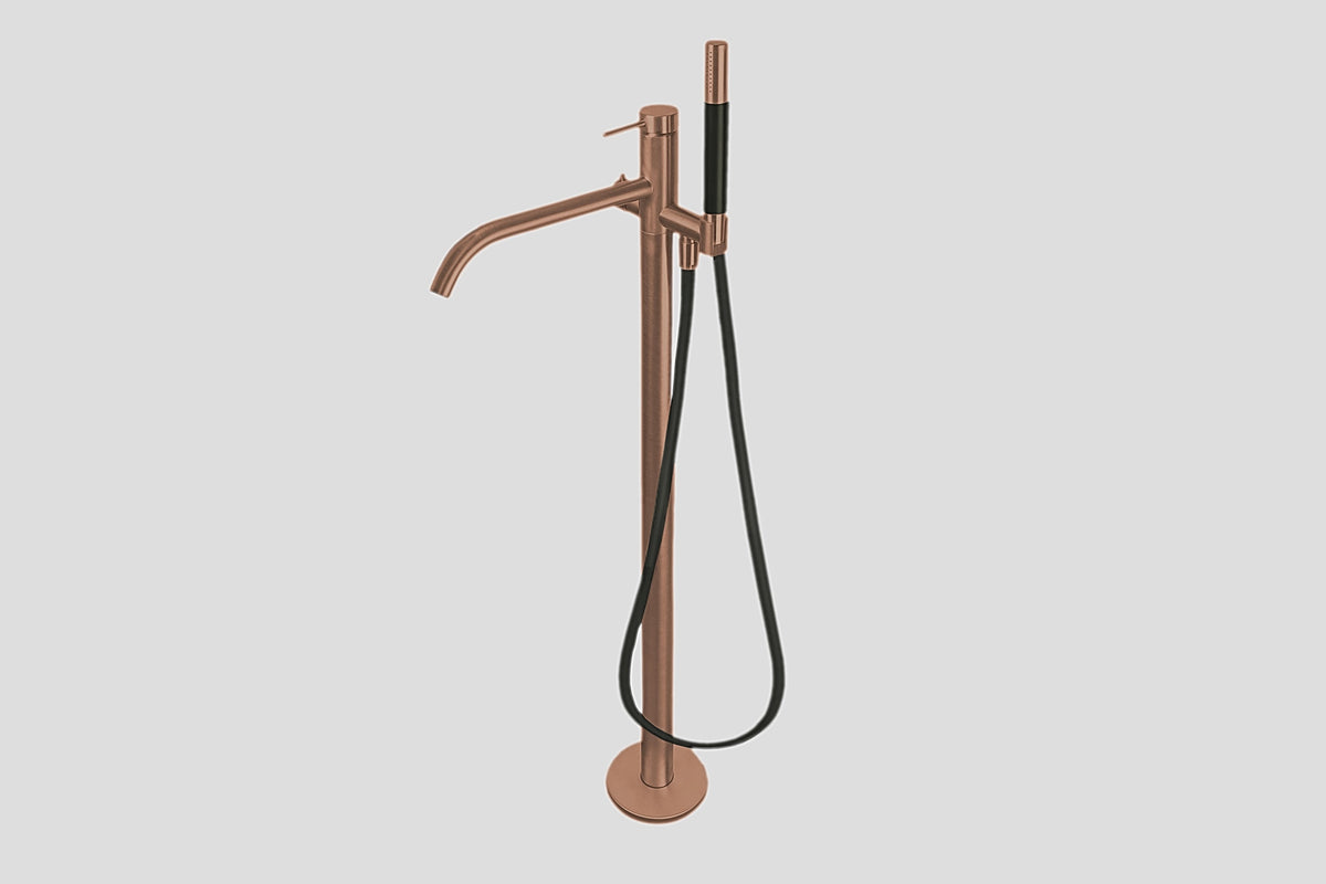 Lagoo Garda G3204 vrijstaande badmengkraan (afbouwdeel) met vaste uitloop, mixer, handdouche (staaf), doucheslang (150 cm) – Geborsteld koper PVD