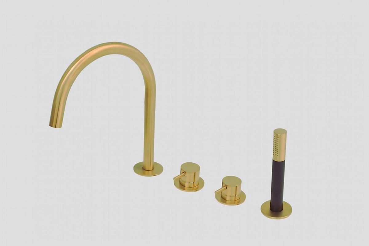 Lagoo Garda G3210 badrandcombinatie met uitloop, 2 mengkranen en handdouche (staaf) – Geborsteld messing PVD