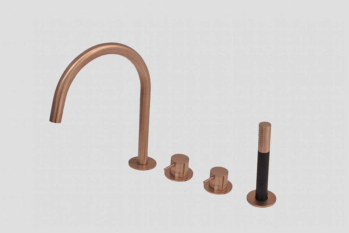 Lagoo Garda G3210 badrandcombinatie met uitloop, 2 mengkranen en handdouche (staaf) – Geborsteld koper PVD