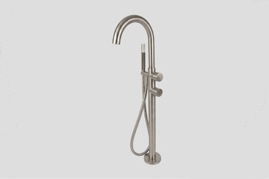 Lagoo Garda G3214 vrijstaande highflow badmengkraan (afbouwdeel) met draaibare uitloop, 2 mengkranen en handdouche (staaf) – Geborsteld nikkel