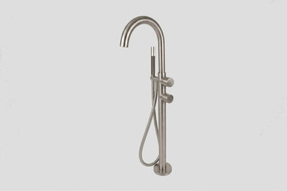 Lagoo Garda G3214 vrijstaande highflow badmengkraan (afbouwdeel) met draaibare uitloop, 2 mengkranen en handdouche (staaf) – Geborsteld nikkel