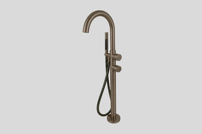 Lagoo Garda G3214 vrijstaande highflow badmengkraan (afbouwdeel) met draaibare uitloop, 2 mengkranen en handdouche (staaf) – Tuscany