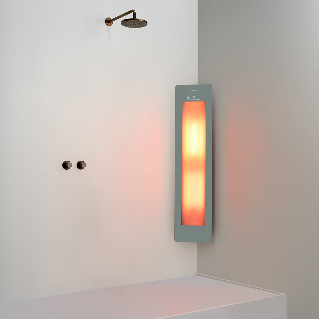 Sunshower One M infrarood | Organic Grey | Opbouw hoek | 3/4 lichaam | Infrarood